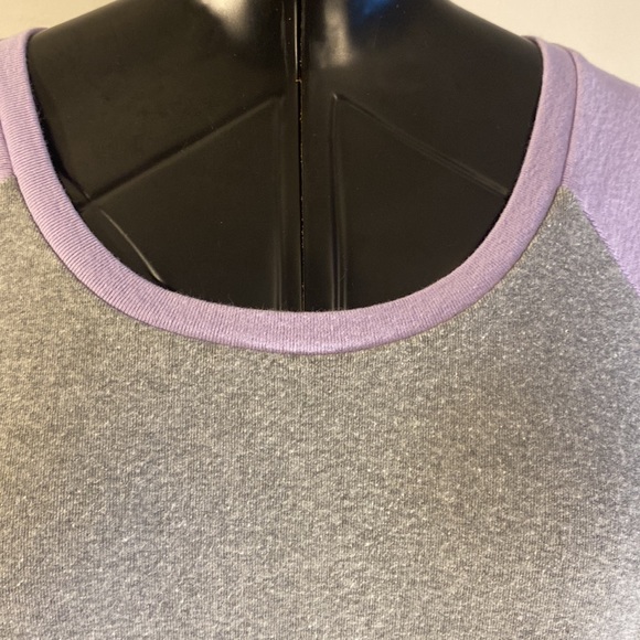 Women’s shirt/top Lavender/gray jersey shirt sleeves rounded collar very soft - Picture 3 of 13